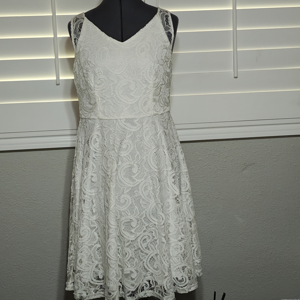 Elegant White Lace Dress